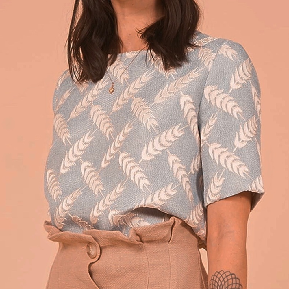 FRNCH PARIS Jacquard Tie Back Top 😍✨
BRAND NEW!!!